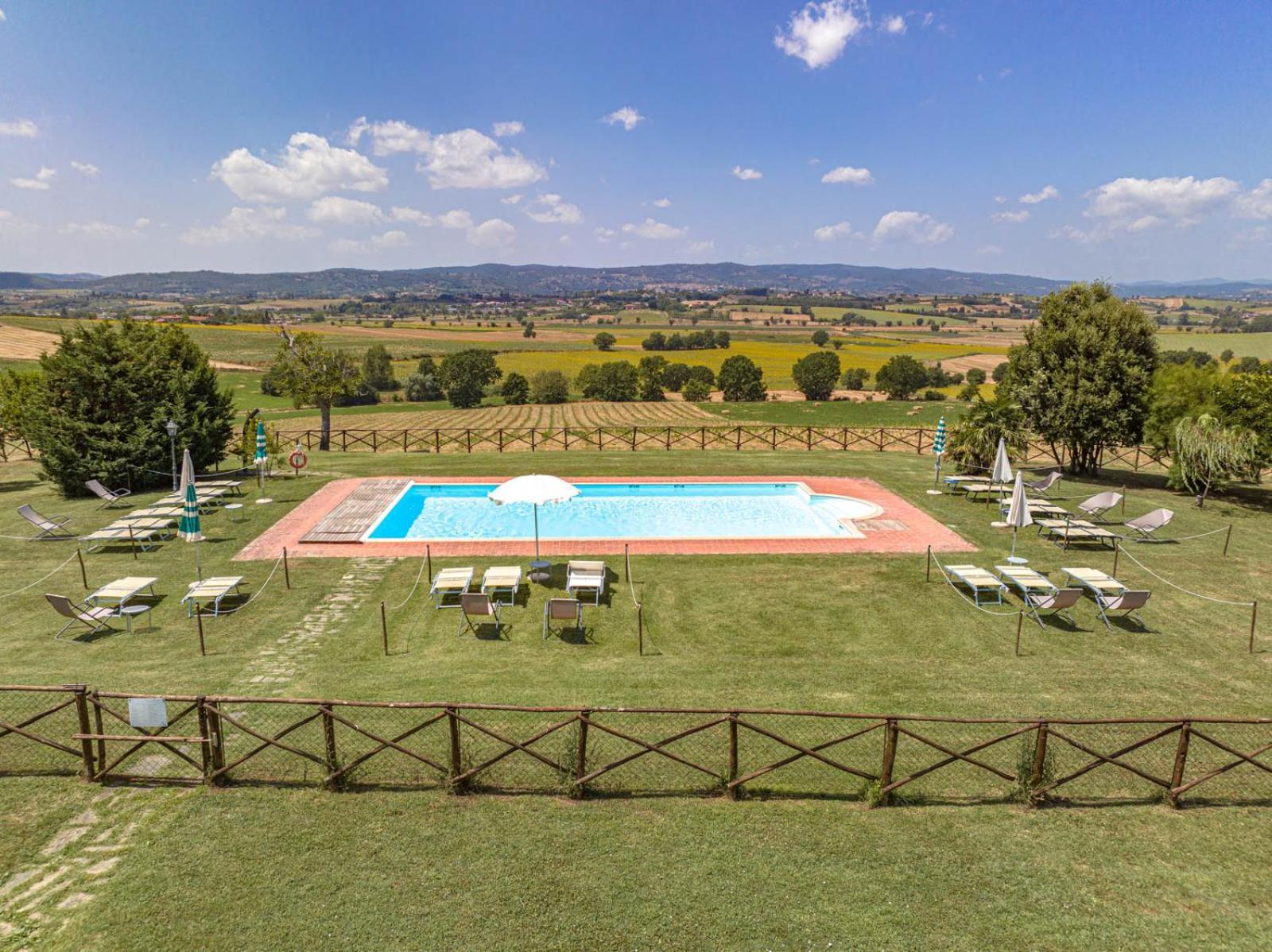 Il Querciolo - Azienda Biologica, Agriturismo E Cantina Marciano della Chiana Exterior foto